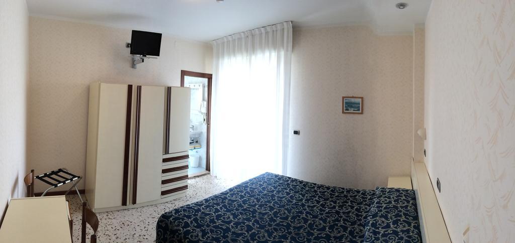 Hotel Royal Мисано Адриатико Стая снимка