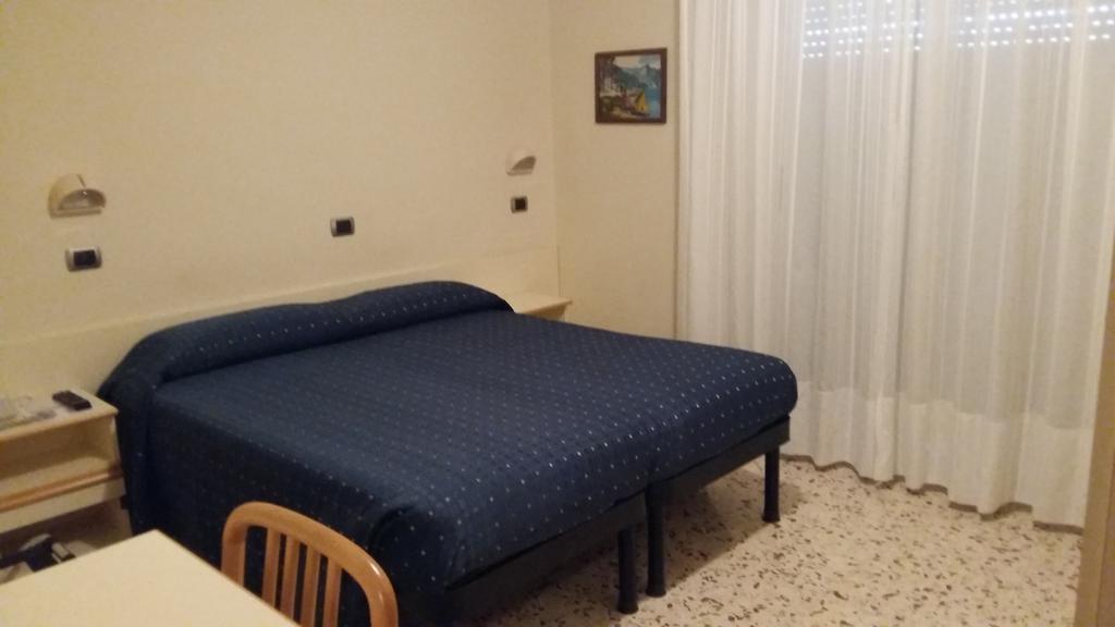 Hotel Royal Мисано Адриатико Стая снимка