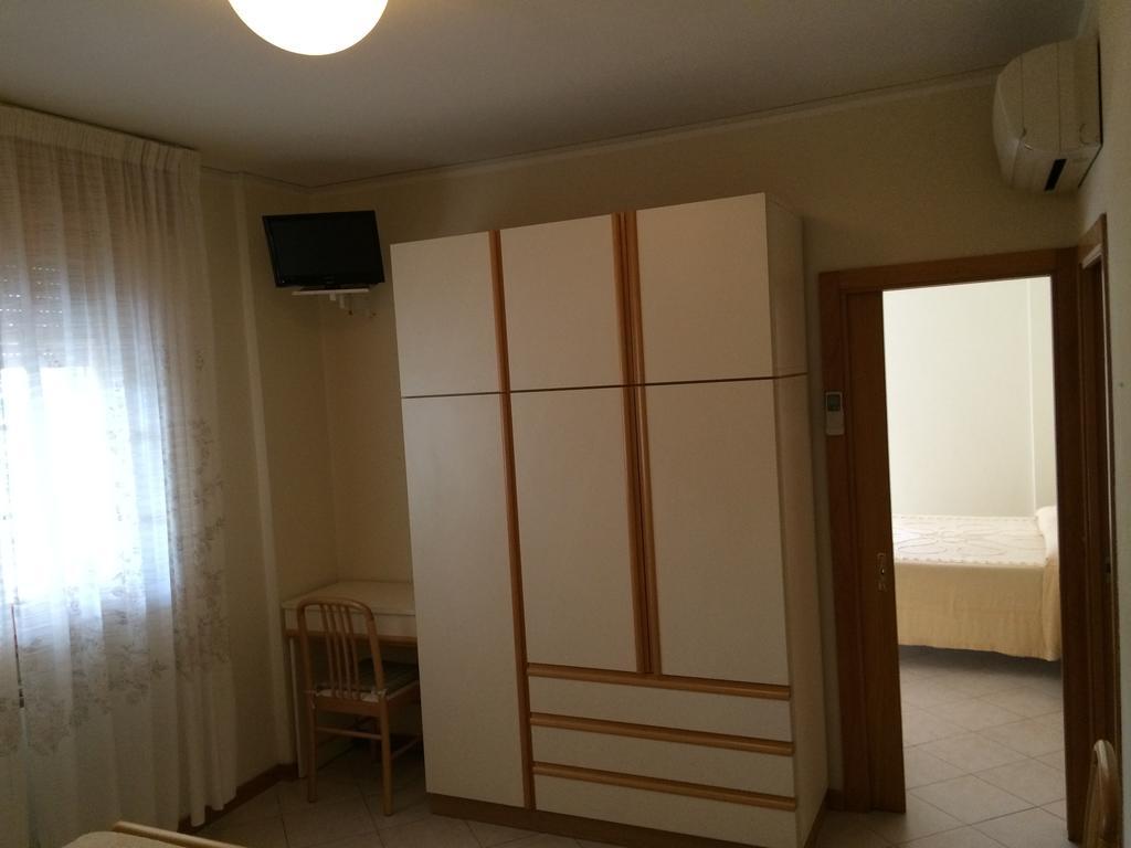 Hotel Royal Мисано Адриатико Стая снимка