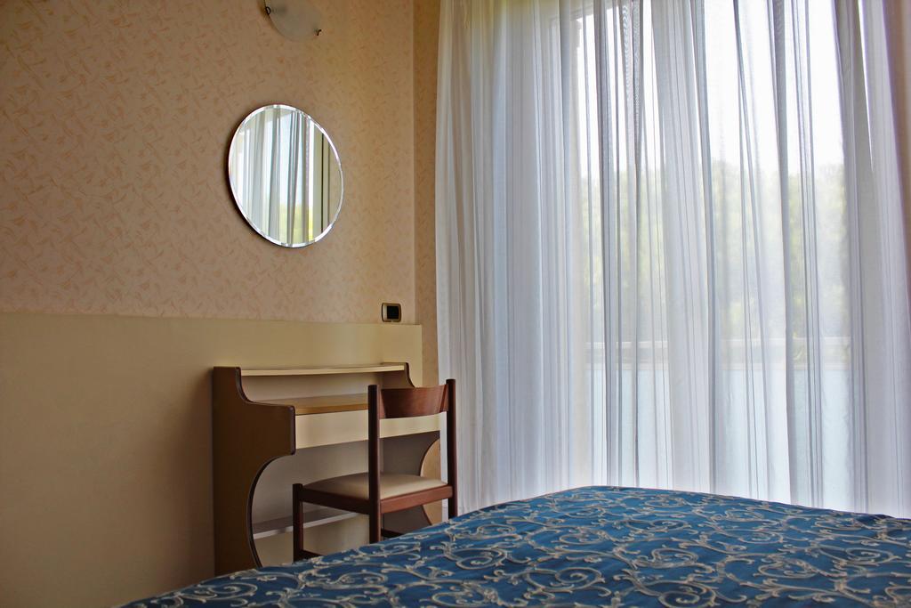 Hotel Royal Мисано Адриатико Екстериор снимка