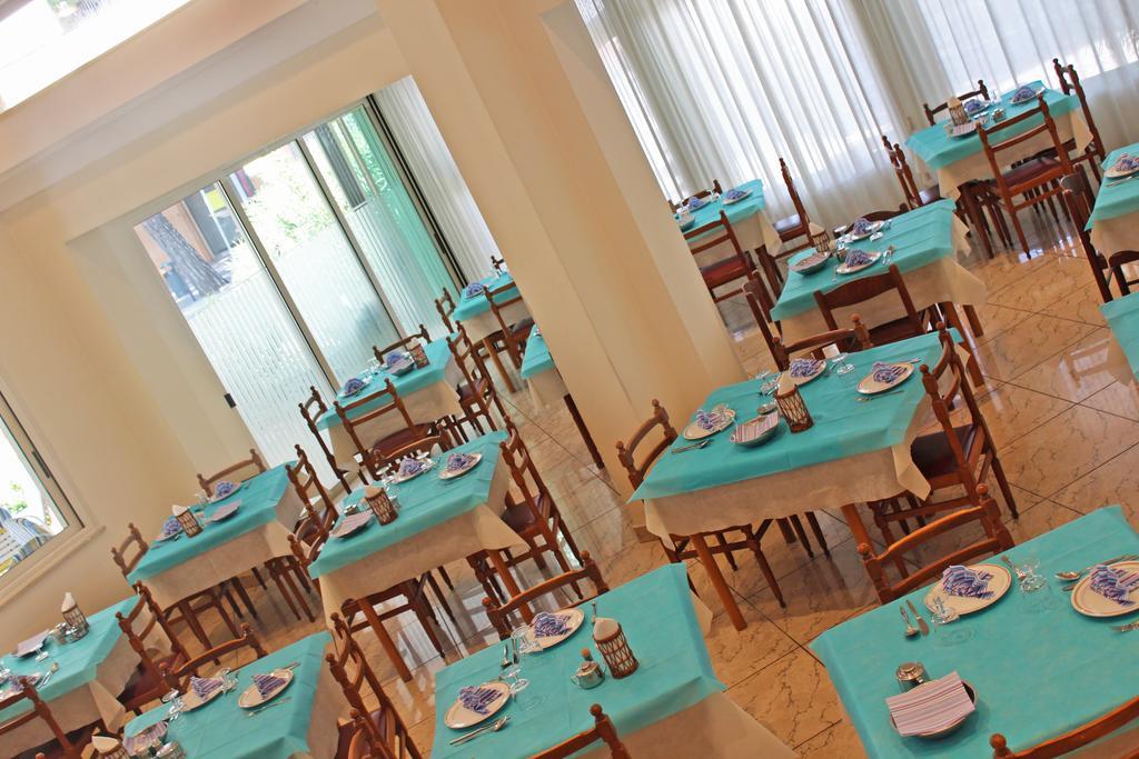 Hotel Royal Мисано Адриатико Екстериор снимка