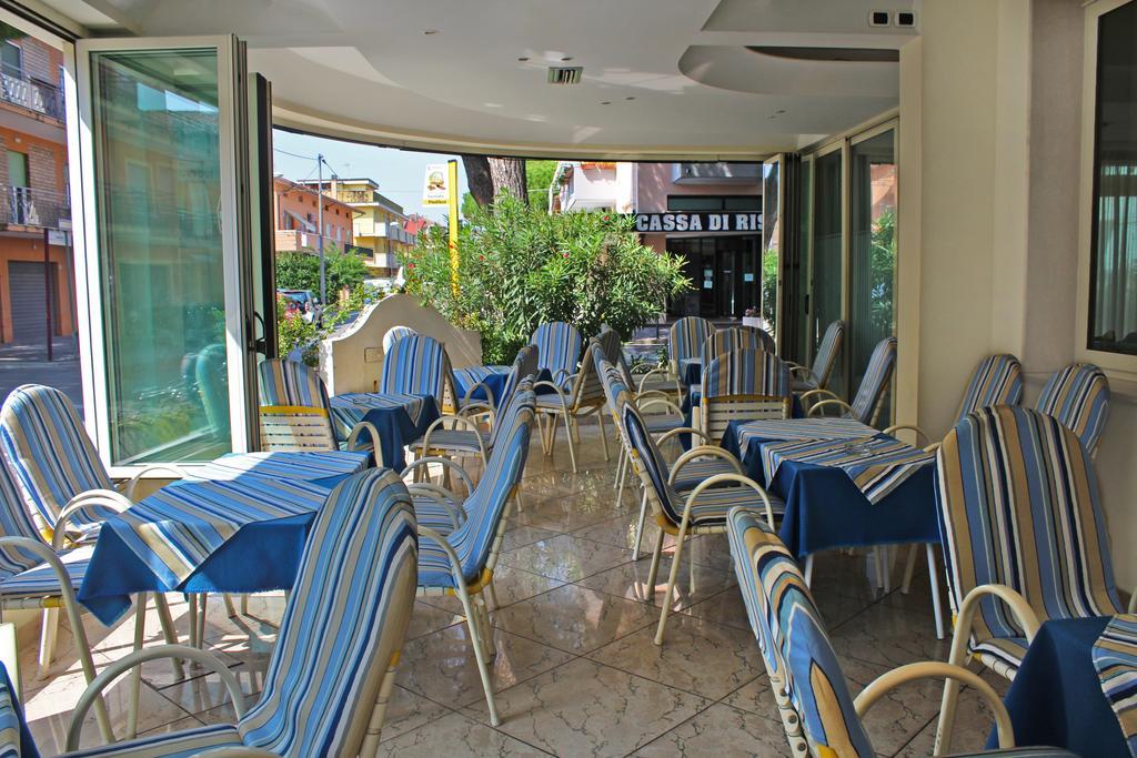 Hotel Royal Мисано Адриатико Екстериор снимка
